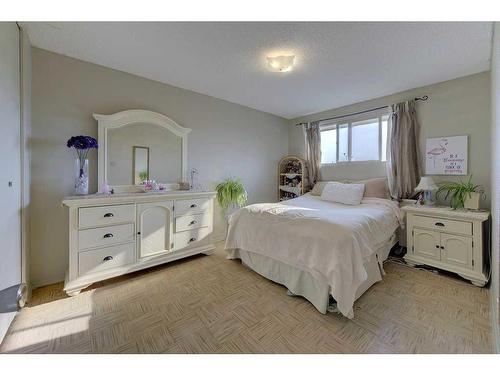 16 Mcintosh Avenue, Red Deer, AB - Indoor Photo Showing Bedroom