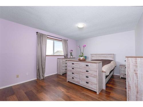 5328 59 Avenue, Viking, AB - Indoor Photo Showing Bedroom