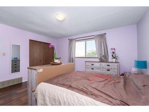 5328 59 Avenue, Viking, AB - Indoor Photo Showing Bedroom