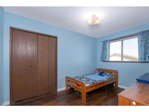 5328 59 Avenue, Viking, AB - Indoor Photo Showing Bedroom