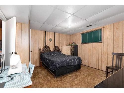 5328 59 Avenue, Viking, AB - Indoor Photo Showing Bedroom