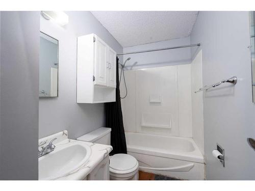 5328 59 Avenue, Viking, AB - Indoor Photo Showing Bathroom