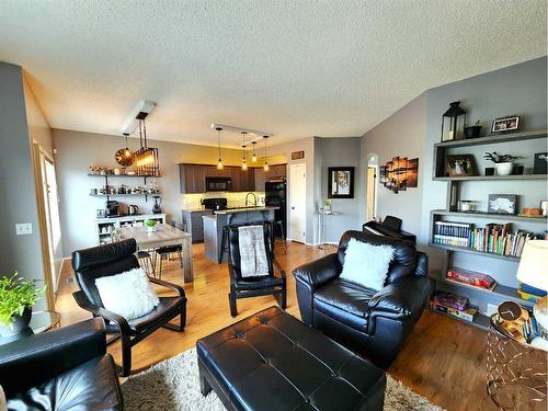 22 Jewell Street, Red Deer, AB - Indoor Photo Showing Living Room