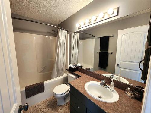 22 Jewell Street, Red Deer, AB - Indoor Photo Showing Bathroom