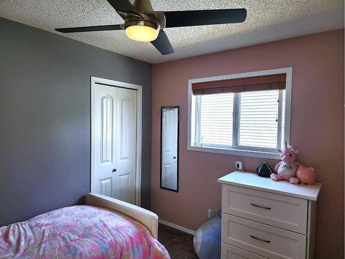 22 Jewell Street, Red Deer, AB - Indoor Photo Showing Bedroom