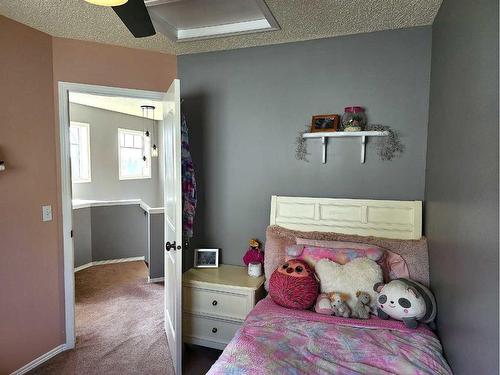 22 Jewell Street, Red Deer, AB - Indoor Photo Showing Bedroom