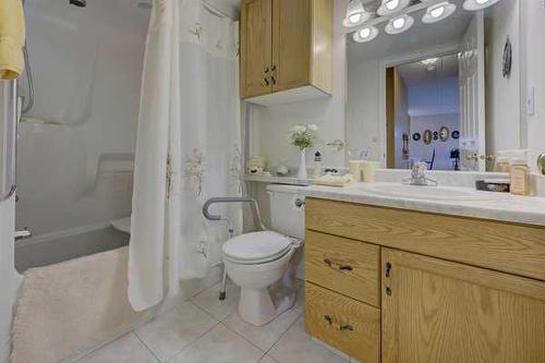 307-4614 47A Avenue, Red Deer, AB - Indoor Photo Showing Bathroom