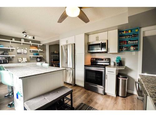 5435 35 Street, Red Deer, AB - Indoor Photo Showing Kitchen