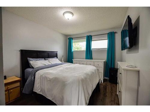 5435 35 Street, Red Deer, AB - Indoor Photo Showing Bedroom