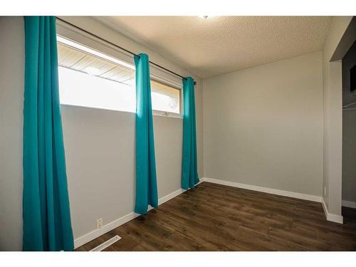 5435 35 Street, Red Deer, AB - Indoor Photo Showing Other Room