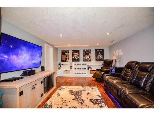 5435 35 Street, Red Deer, AB - Indoor Photo Showing Living Room