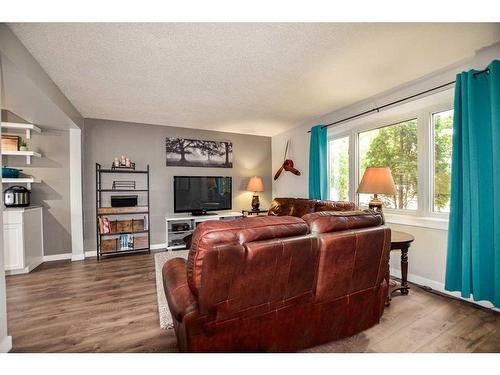 5435 35 Street, Red Deer, AB - Indoor Photo Showing Living Room