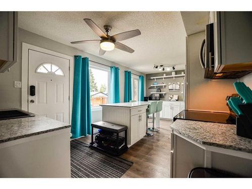 5435 35 Street, Red Deer, AB - Indoor Photo Showing Kitchen