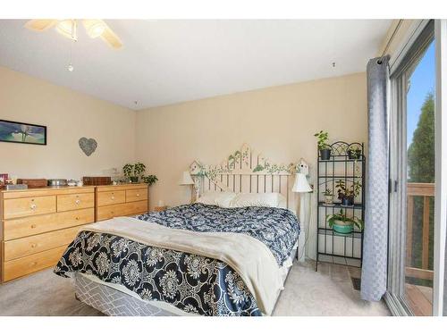 6121 Hamilton Drive, Red Deer, AB - Indoor Photo Showing Bedroom