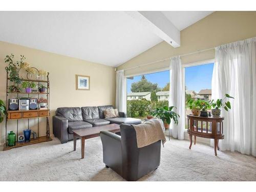 6121 Hamilton Drive, Red Deer, AB - Indoor Photo Showing Living Room