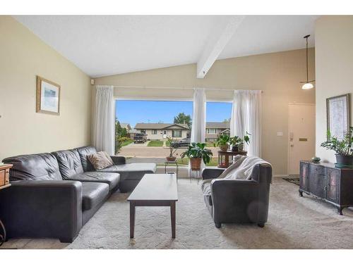 6121 Hamilton Drive, Red Deer, AB - Indoor Photo Showing Living Room