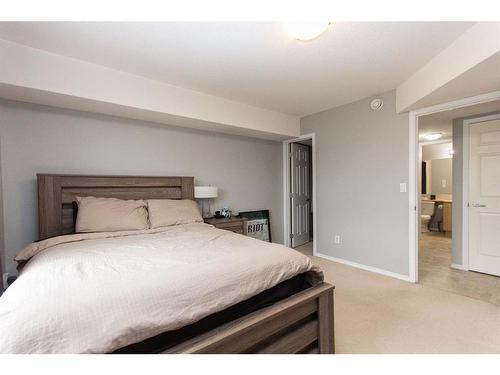 40-33 Jennings Crescent, Red Deer, AB - Indoor Photo Showing Bedroom