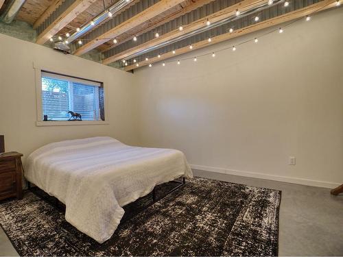 121 Nolan Street, Acme, AB - Indoor Photo Showing Bedroom