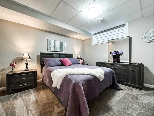 5423 60 Street, Stettler, AB - Indoor Photo Showing Bedroom