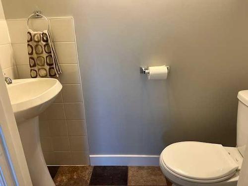 104 2 Street Nw, Sundre, AB - Indoor Photo Showing Bathroom