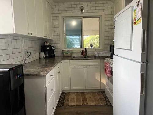 104 2 Street Nw, Sundre, AB - Indoor Photo Showing Kitchen With Double Sink