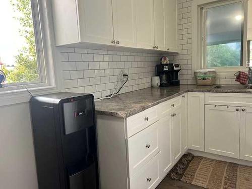 104 2 Street Nw, Sundre, AB - Indoor Photo Showing Kitchen