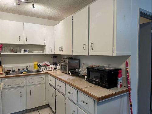 1-9-5963 60 A Street, Red Deer, AB - Indoor Photo Showing Kitchen With Double Sink