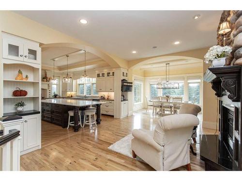 38425 Range Road 284, Rural Red Deer County, AB - Indoor Photo Showing Kitchen