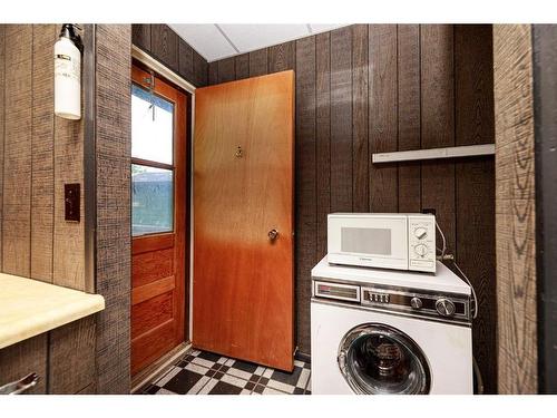 106-36078 Range Road 245A, Rural Red Deer County, AB - Indoor Photo Showing Laundry Room