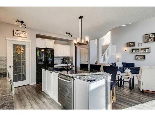 21 Morningside Bay Sw, Airdrie, AB - Indoor Photo Showing Kitchen