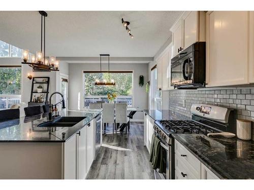 21 Morningside Bay Sw, Airdrie, AB - Indoor Photo Showing Kitchen With Double Sink With Upgraded Kitchen