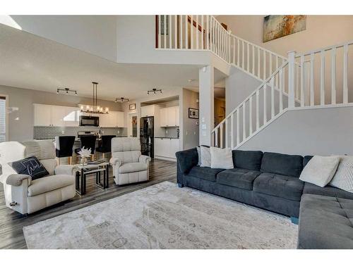 21 Morningside Bay Sw, Airdrie, AB - Indoor Photo Showing Living Room