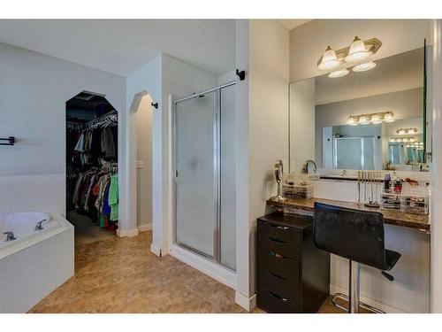 21 Morningside Bay Sw, Airdrie, AB - Indoor Photo Showing Bathroom