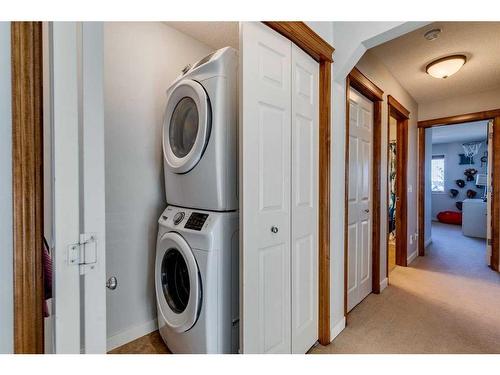 21 Morningside Bay Sw, Airdrie, AB - Indoor Photo Showing Laundry Room