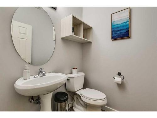 21 Morningside Bay Sw, Airdrie, AB - Indoor Photo Showing Bathroom