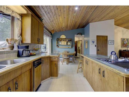 38127 Rr 252, Rural Lacombe County, AB - Indoor Photo Showing Kitchen With Double Sink