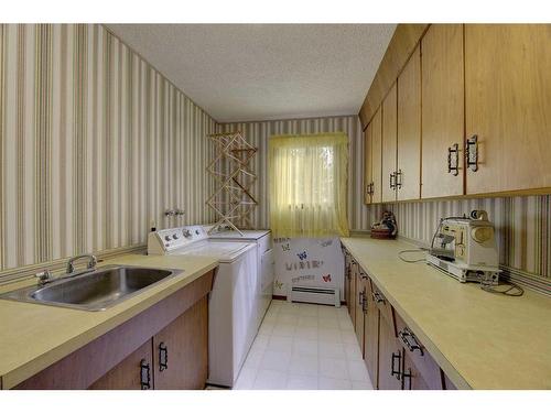 38127 Rr 252, Rural Lacombe County, AB - Indoor Photo Showing Laundry Room