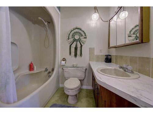 38127 Rr 252, Rural Lacombe County, AB - Indoor Photo Showing Bathroom