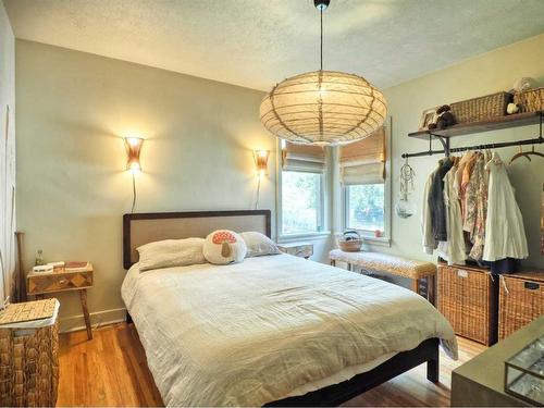 5309 42 Avenue, Red Deer, AB - Indoor Photo Showing Bedroom