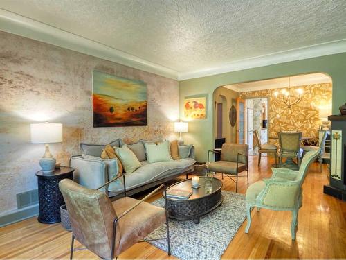 5309 42 Avenue, Red Deer, AB - Indoor Photo Showing Living Room