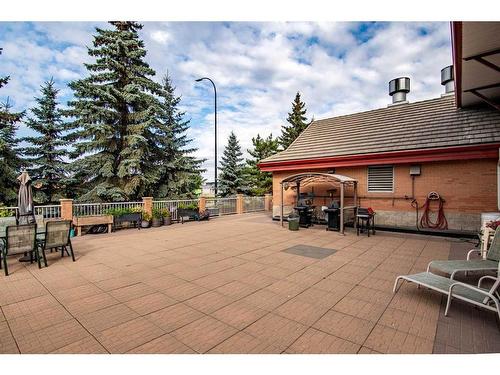 325-4512 52 Avenue, Red Deer, AB - Outdoor