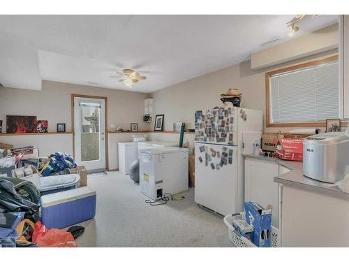 46 Westgate Crescent, Blackfalds, AB - Indoor Photo Showing Laundry Room