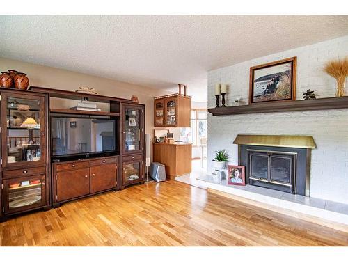 40 28161 Hwy 596, Rural Red Deer County, AB - Indoor Photo Showing Living Room With Fireplace