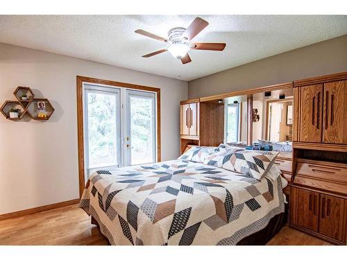 40 28161 Hwy 596, Rural Red Deer County, AB - Indoor Photo Showing Bedroom