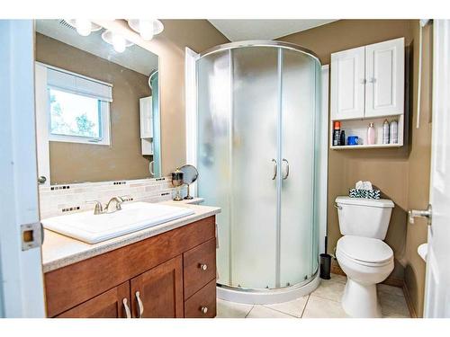 40 28161 Hwy 596, Rural Red Deer County, AB - Indoor Photo Showing Bathroom