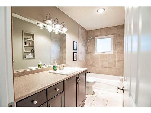 40 28161 Hwy 596, Rural Red Deer County, AB - Indoor Photo Showing Bathroom