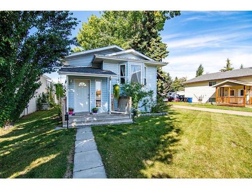 5300 Lansdowne Avenue, Blackfalds, AB - Outdoor With Deck Patio Veranda