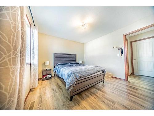 157 Kentwood Drive, Red Deer, AB - Indoor Photo Showing Bedroom