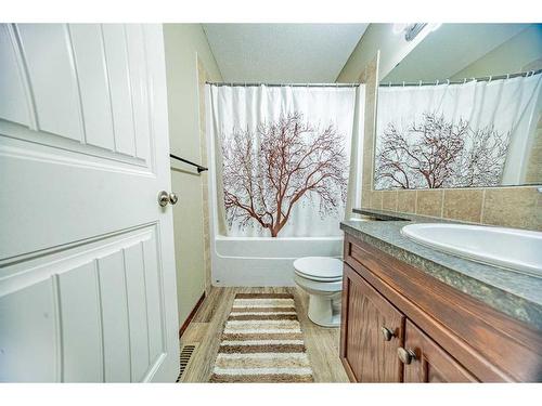 157 Kentwood Drive, Red Deer, AB - Indoor Photo Showing Bathroom