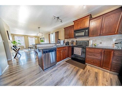 157 Kentwood Drive, Red Deer, AB - Indoor Photo Showing Kitchen